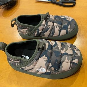 The North Face Kids Thermoball Traction Mule II